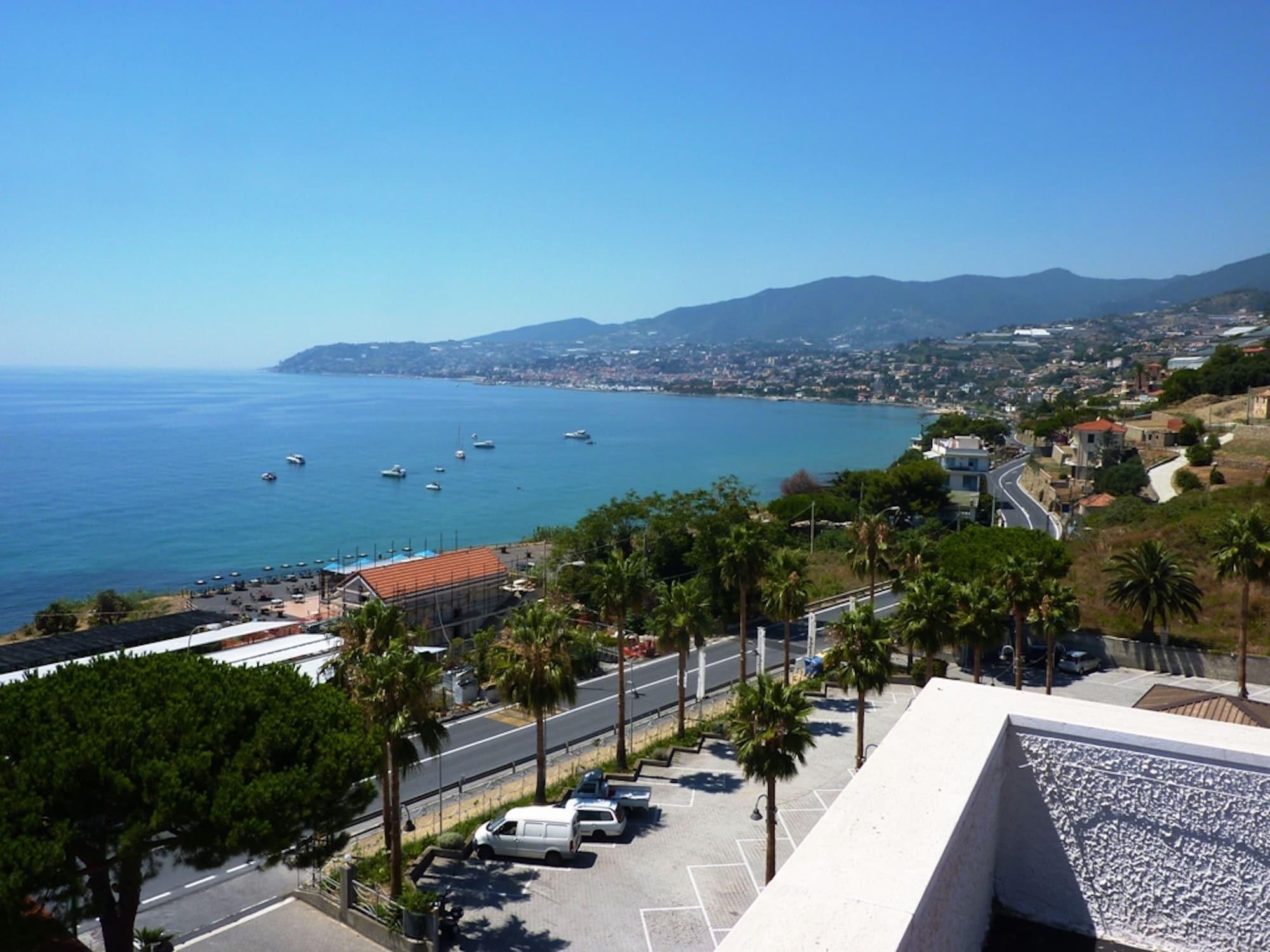 Hotel Ariston Montecarlo Санремо Экстерьер фото
