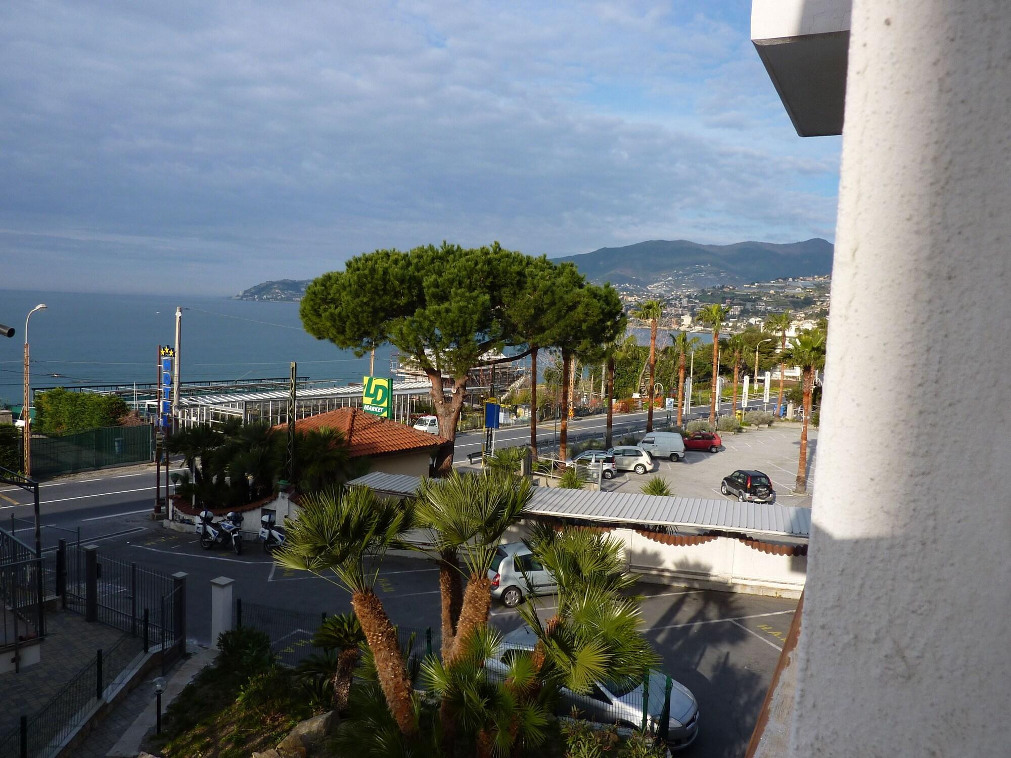 Hotel Ariston Montecarlo Санремо Экстерьер фото