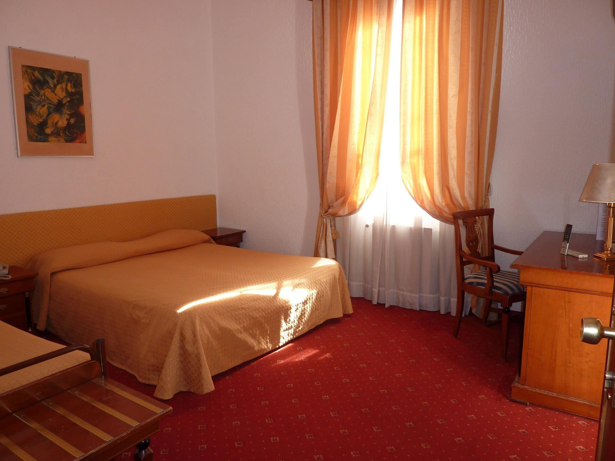 Hotel Ariston Montecarlo Санремо Экстерьер фото