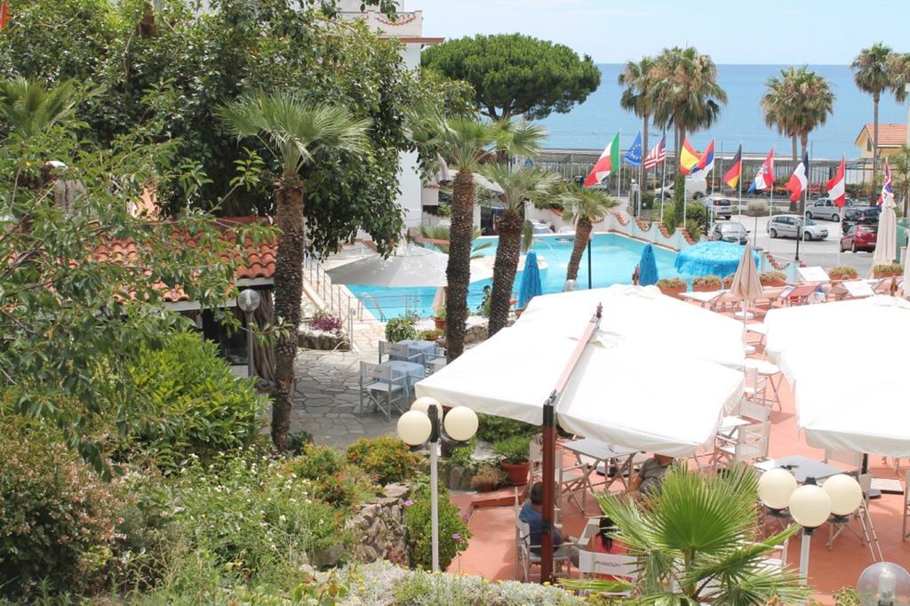 Hotel Ariston Montecarlo Санремо Экстерьер фото