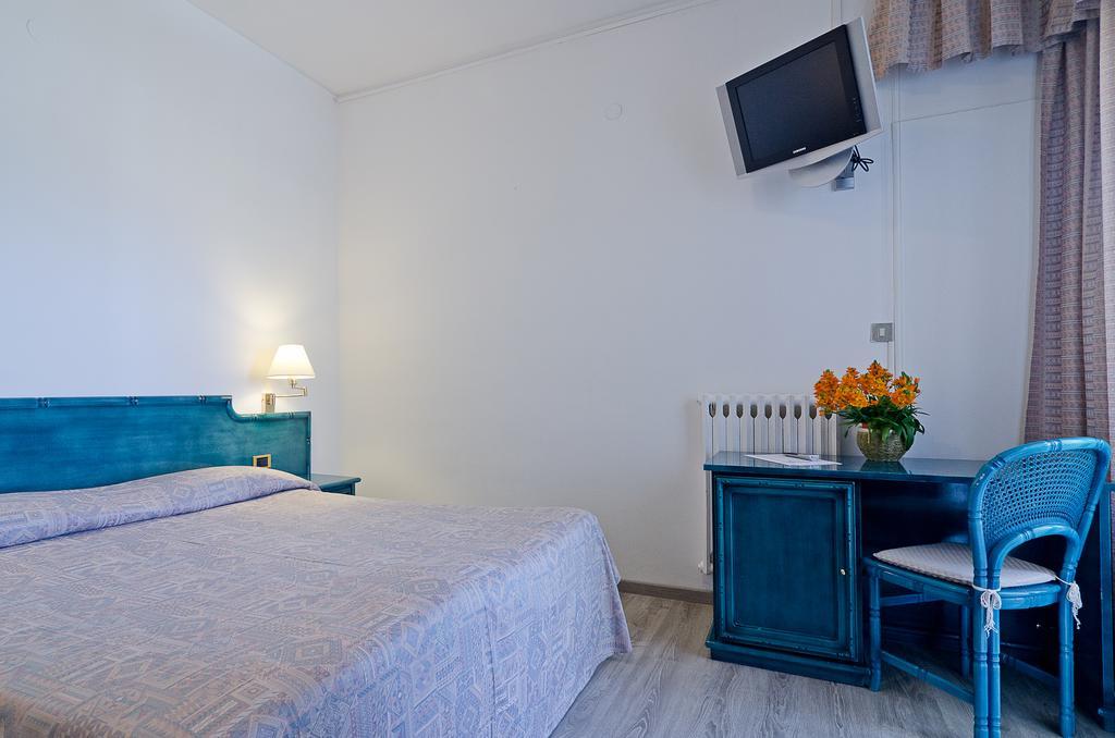 Hotel Ariston Montecarlo Санремо Экстерьер фото