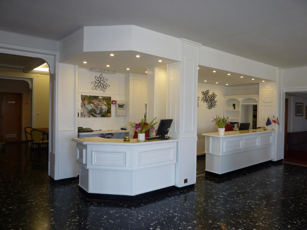 Hotel Ariston Montecarlo Санремо Экстерьер фото