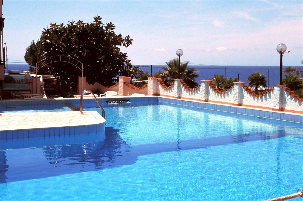 Hotel Ariston Montecarlo Санремо Экстерьер фото